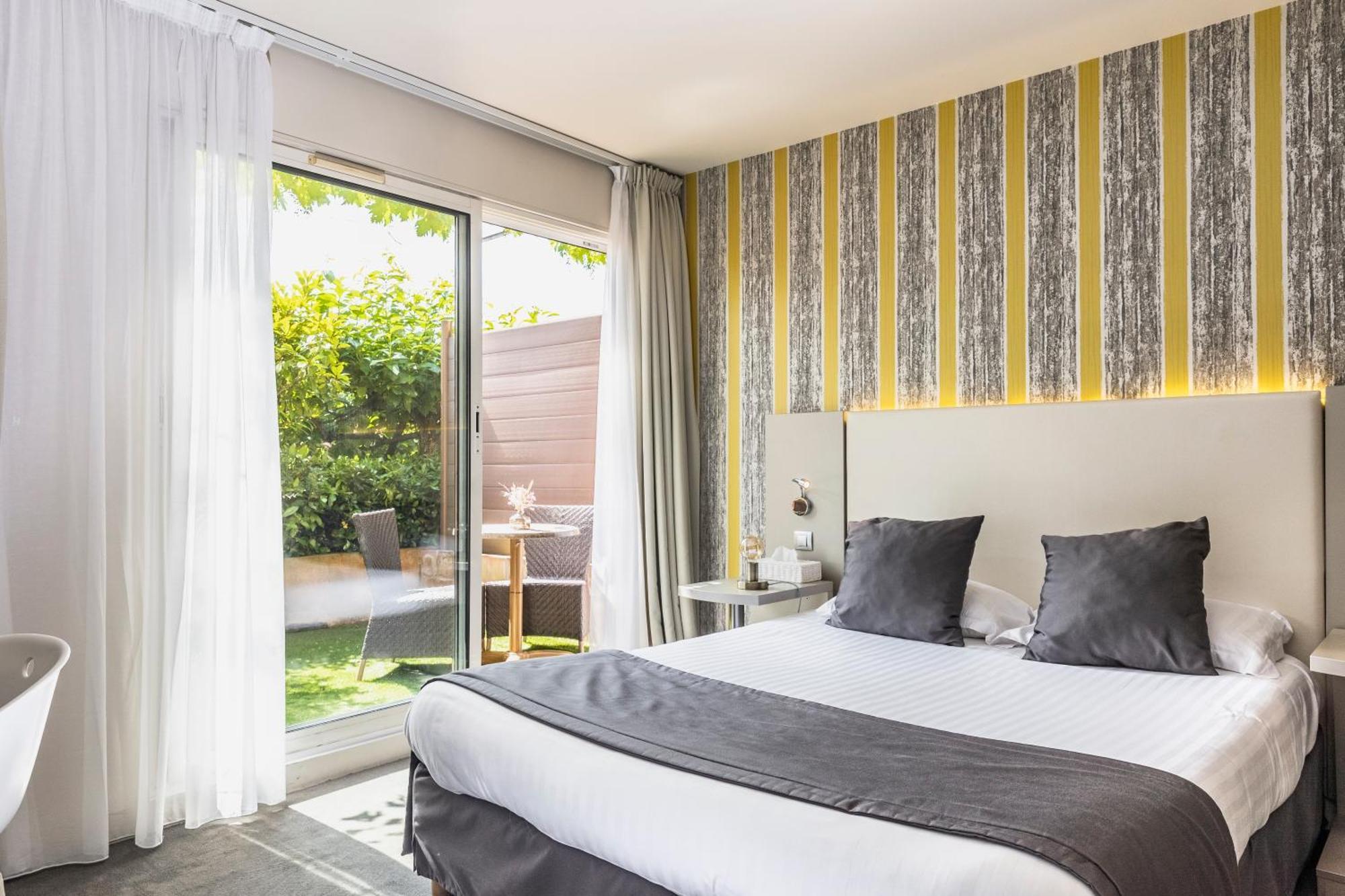 Le Carre D'Alethius Logis Hotel Restaurant Charmes-sur-Rhone Exterior foto