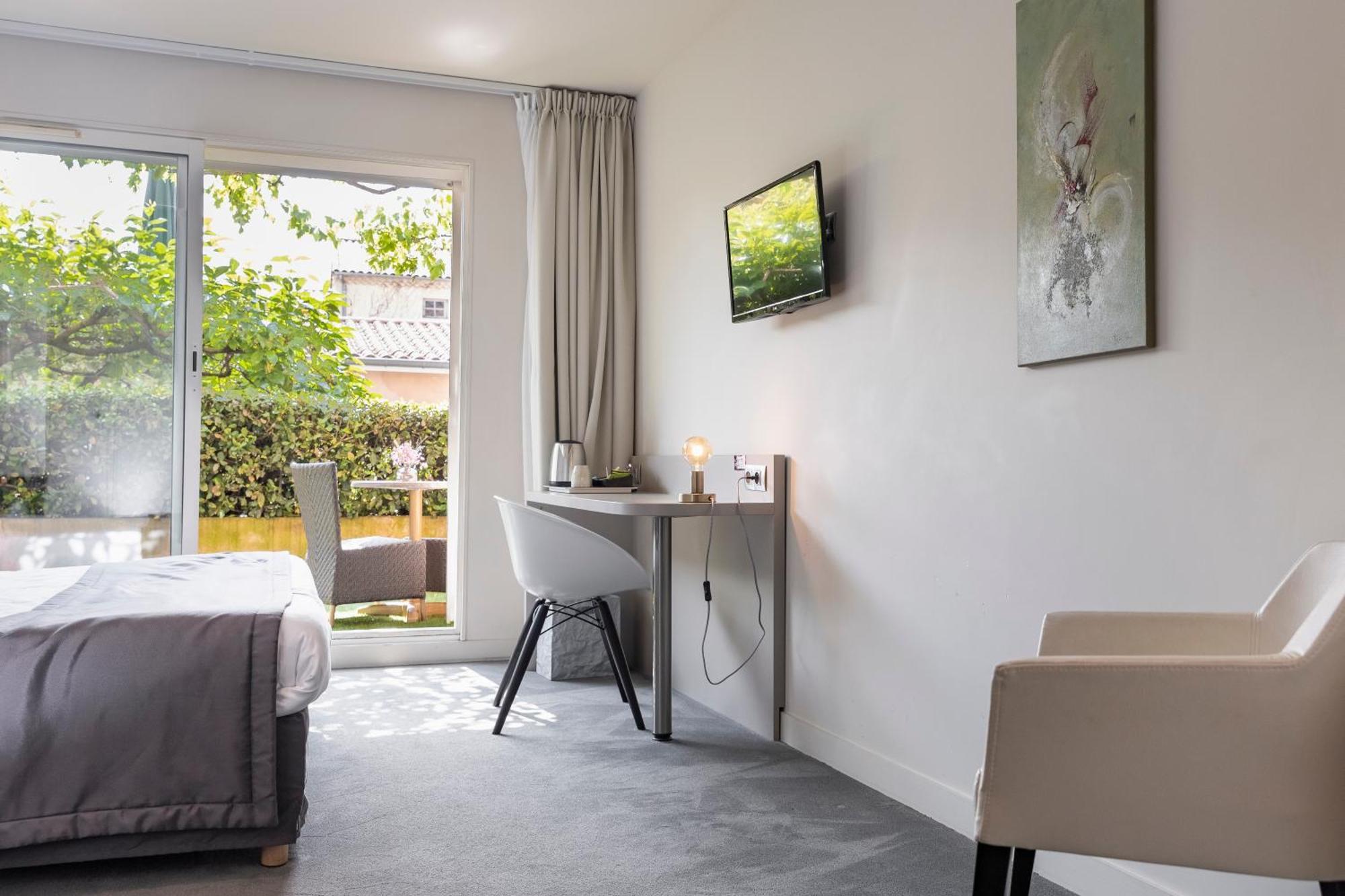 Le Carre D'Alethius Logis Hotel Restaurant Charmes-sur-Rhone Exterior foto