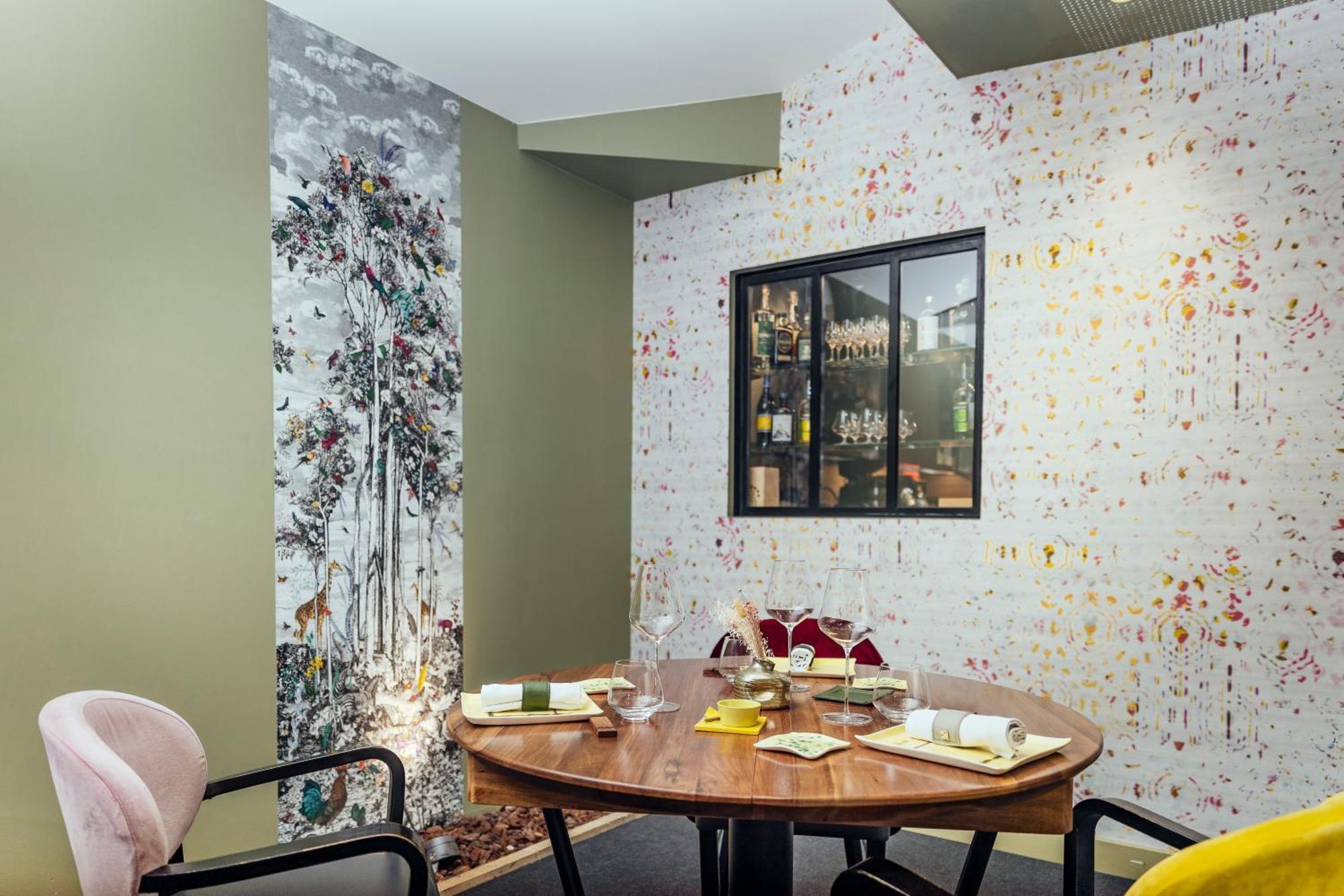 Le Carre D'Alethius Logis Hotel Restaurant Charmes-sur-Rhone Exterior foto